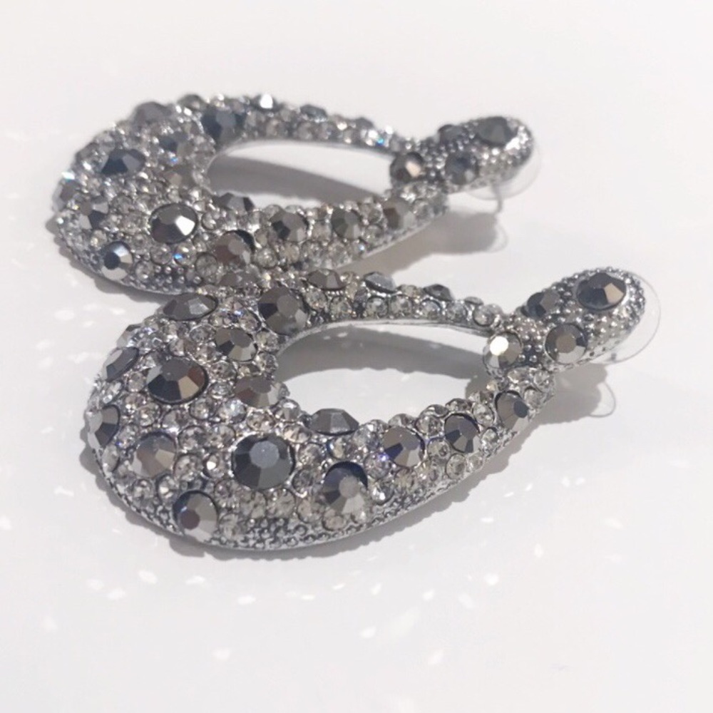 Metallic silver/grey rhinestone drop earrings - Picture 5 of 8